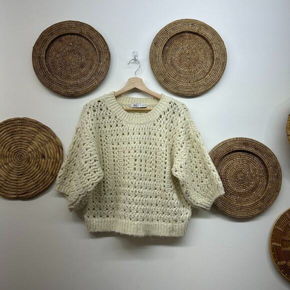 Zara Cream Neutral Boho Oversized Crochet Knit Half Sleeve Sweater Top Medium - Picture 1 of 7